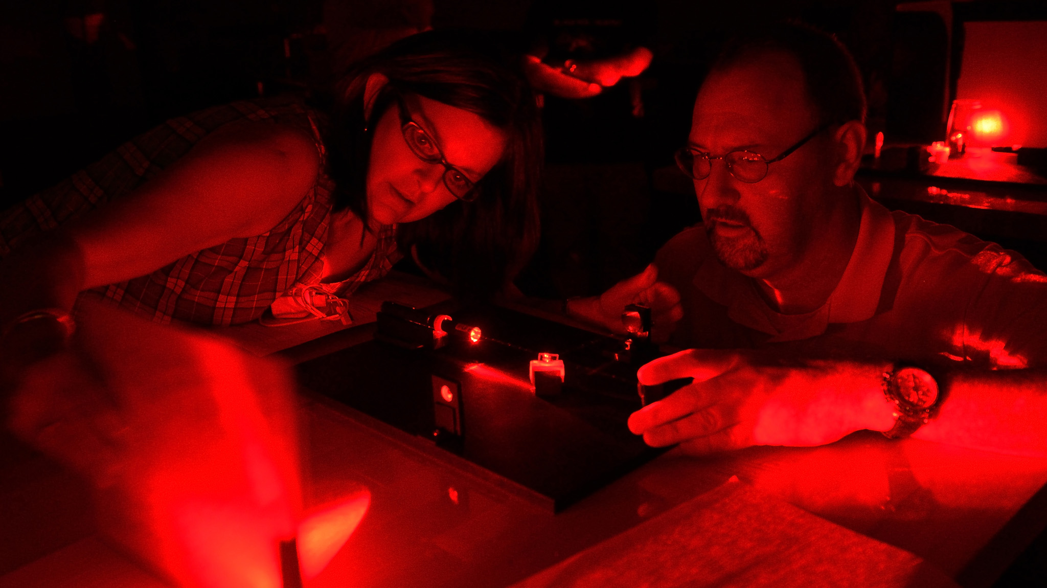 high-school-science-math-teachers-learning-how-to-use-high-tech-ligo-e