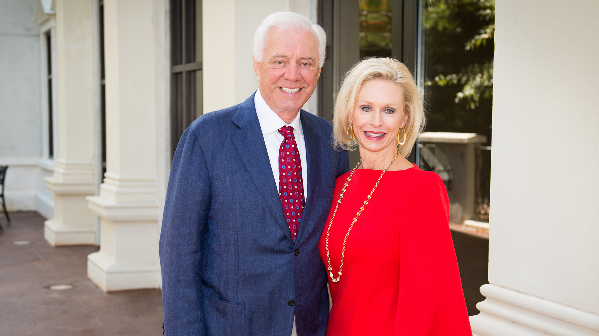 UM alumna Diane Triplett Holloway (right), with her husband, J.L. Holloway, have made a $250,000 gift to support the Ole Miss Women’s Council for Philanthropy’s Global Leadership Circle. Photo by Bill Dabney/UM Foundation