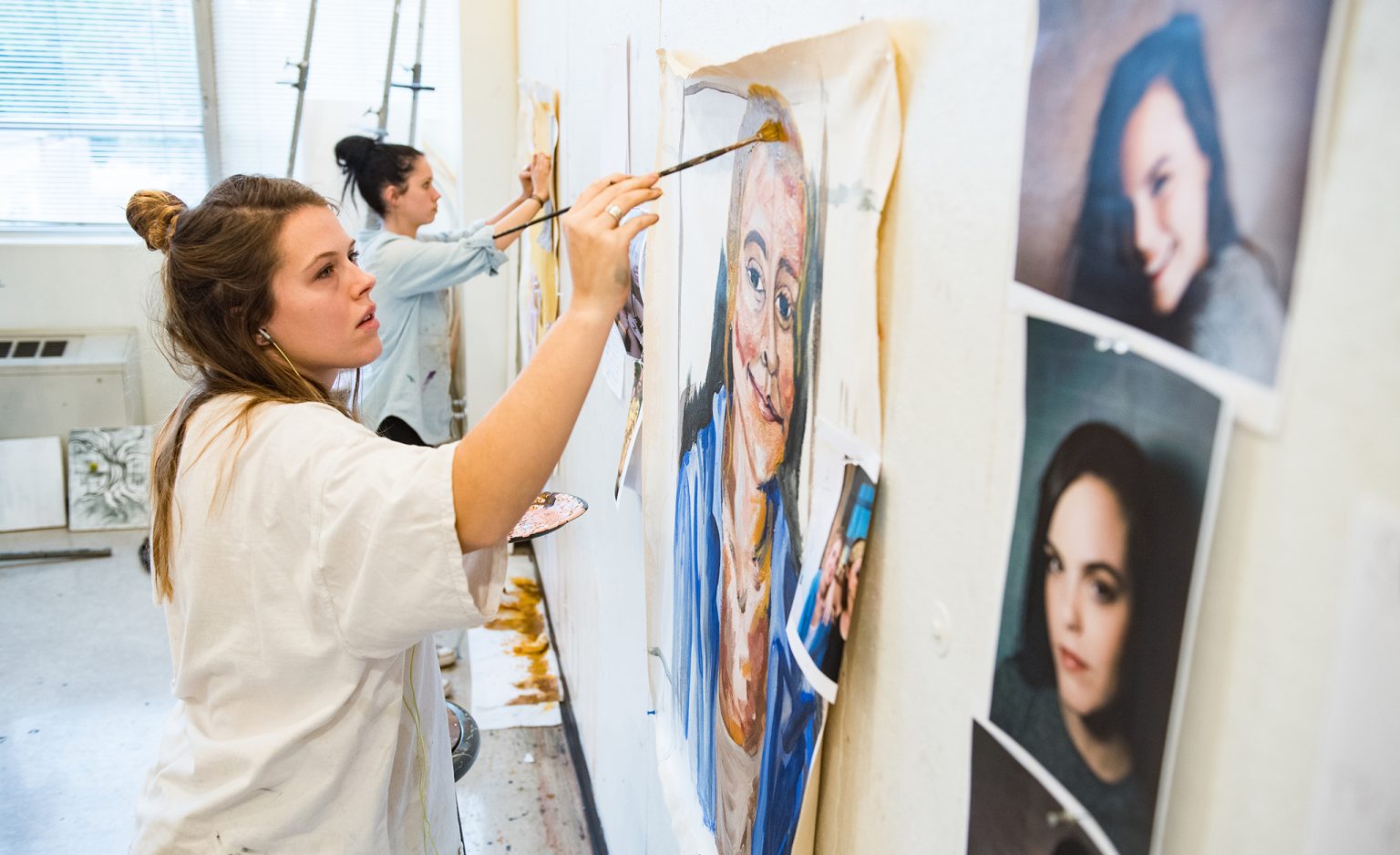 Ole Miss students work on portraits in an advanced painting class on campus. A robust arts environment was what drew Mike and Ami Tincher to Oxford, and a new estate gift from Mike Tincher, honoring his late wife, will support the Institute for the Arts’ work and help raise awareness for the arts in the community and across the region. Photo by Robert Jordan/Ole Miss Digital Imaging Services