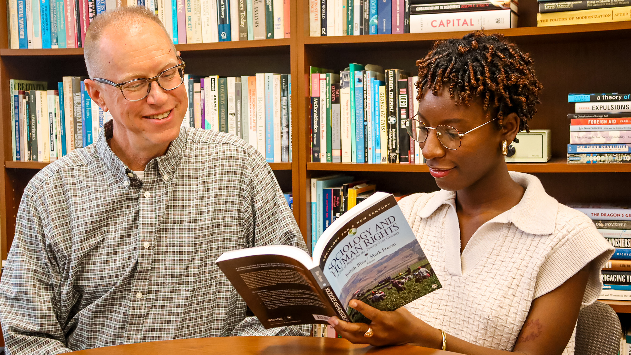 Te’keyra Shelton (right), a senior from Tupelo, discusses her research with Jeffrey Jackson, professor and chair of the Department of Sociology and Anthropology. Shelton is the inaugural recipient of the university’s Mark V. Frezzo Human Rights and Social Justice Award. Photo by Eva Luter